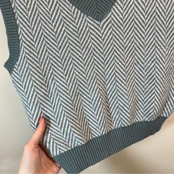 ✨ Sincerely Jules Women’s Gray Black Sweater Vest Small - Picture 4 of 10